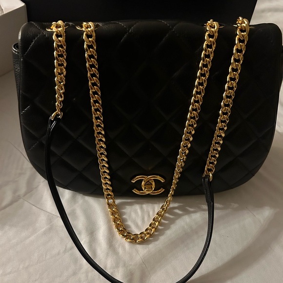 100% Authentic Chanel handbag serial #23220265 as shown in photos - Picture 10 of 11